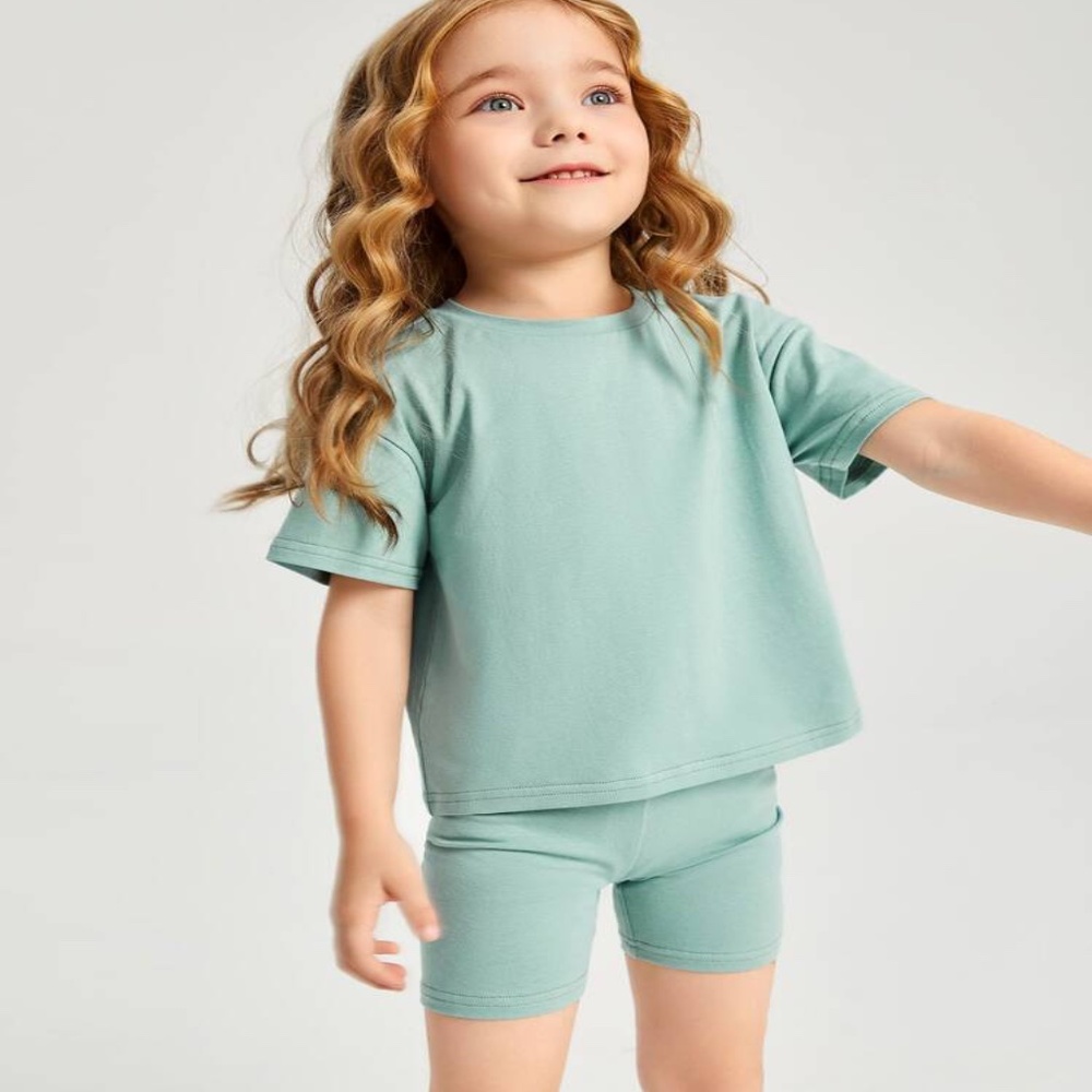 Pre-Owned Two-Piece Shorts & T-Shirt Set, Size 6Y – Cotton Blend